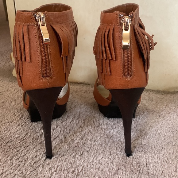 Brand new heels - Picture 3 of 4